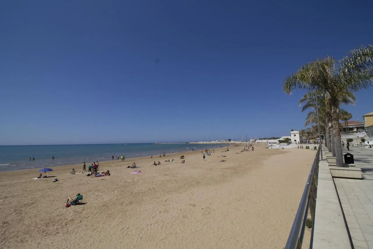 siciliacasevacanze - Casa Girasole Marina di Ragusa Italia